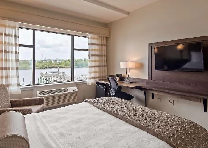Best Western Plus Coastline Inn