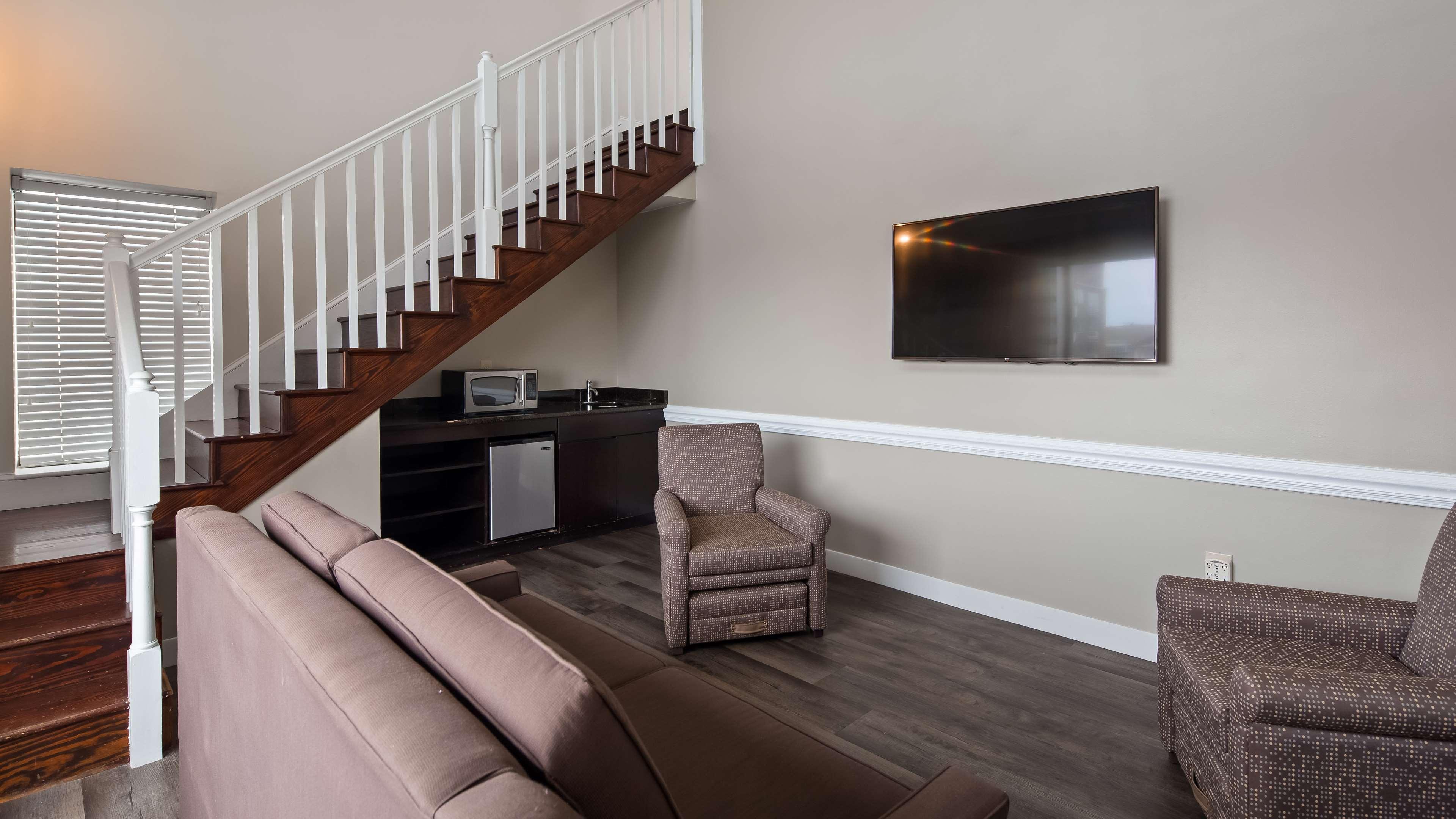 Best Western Plus Coastline Hotel 3*
