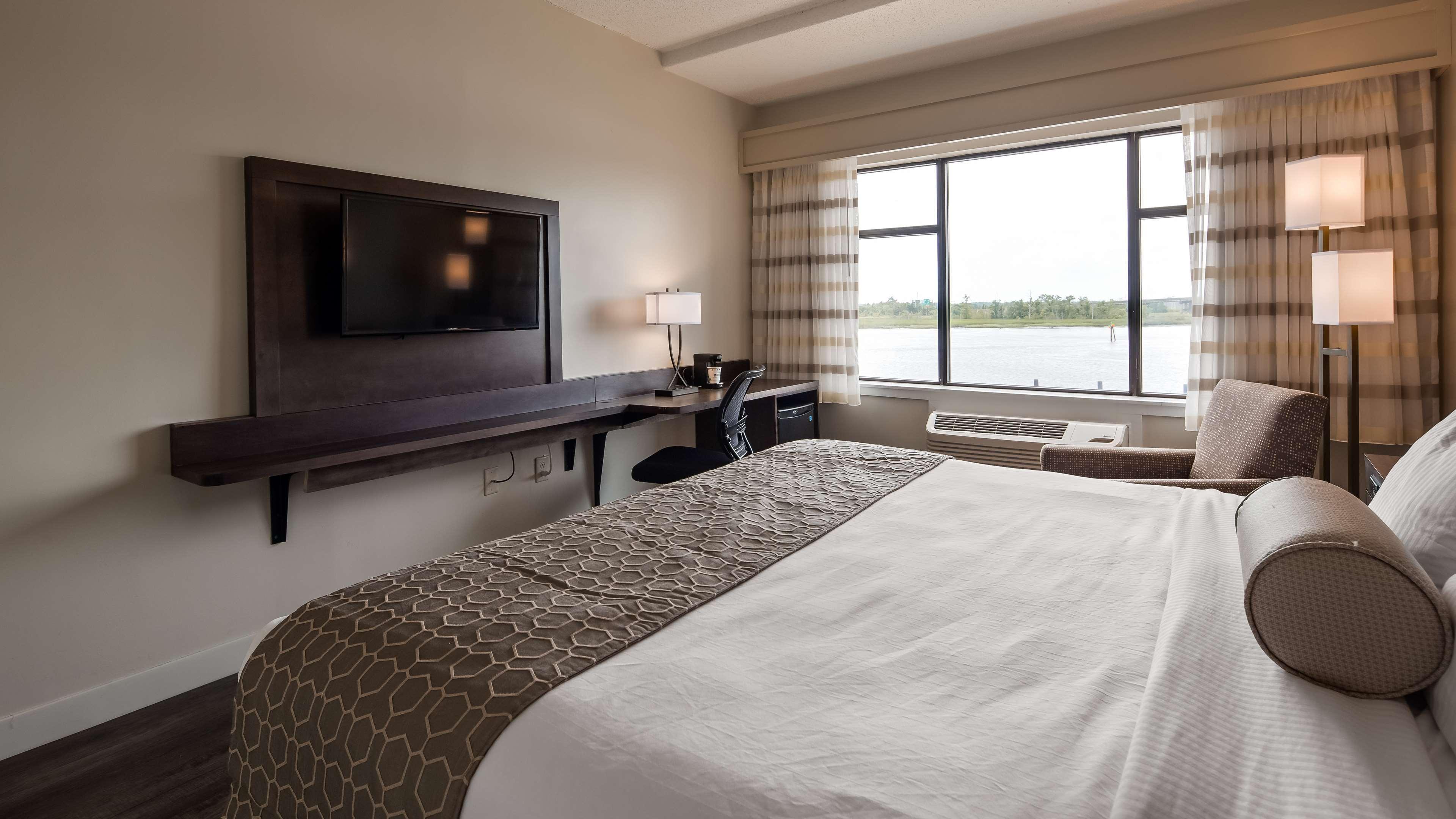 Best Western Plus Coastline Hotel