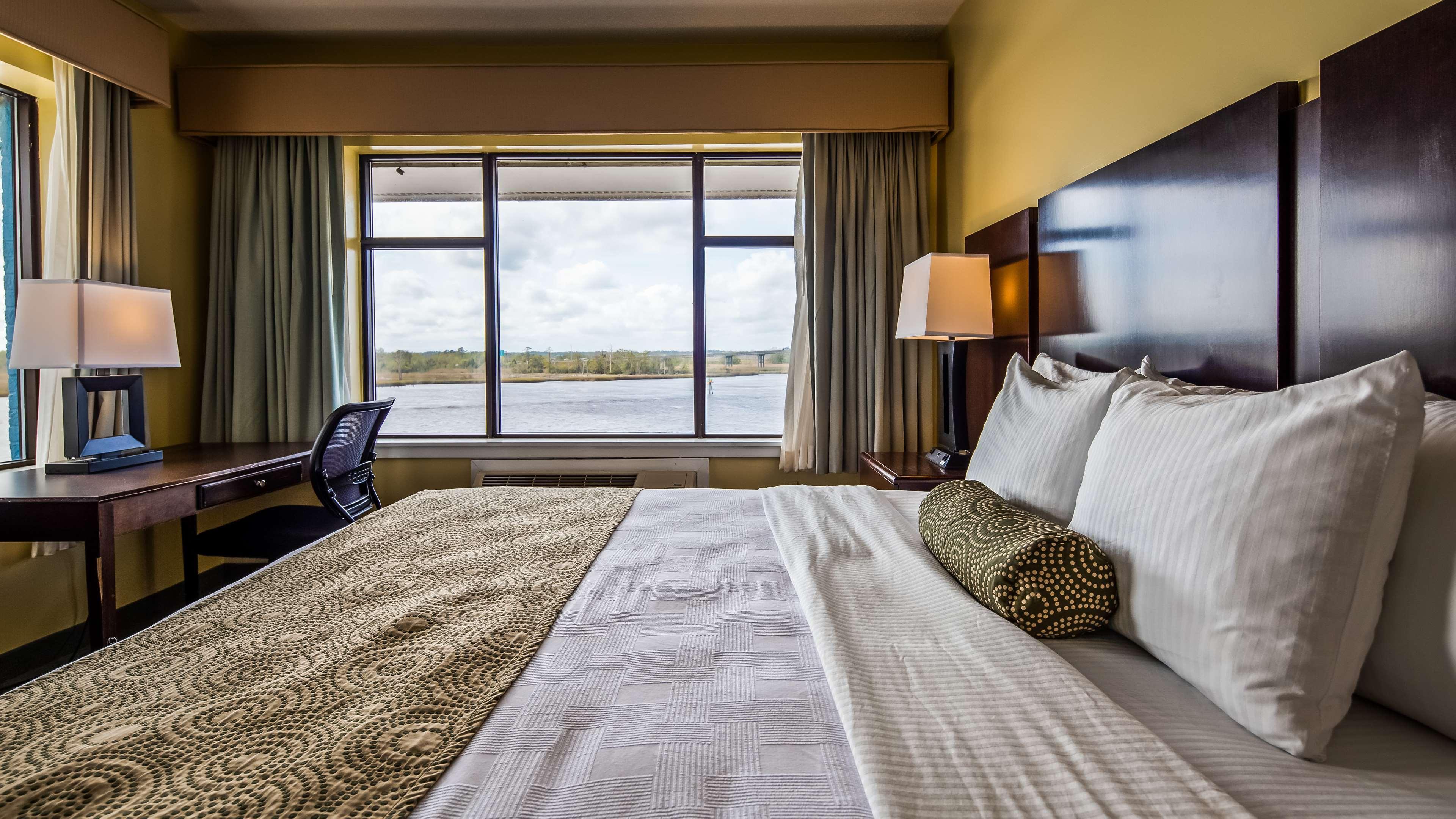 Best Western Plus Coastline Hotel