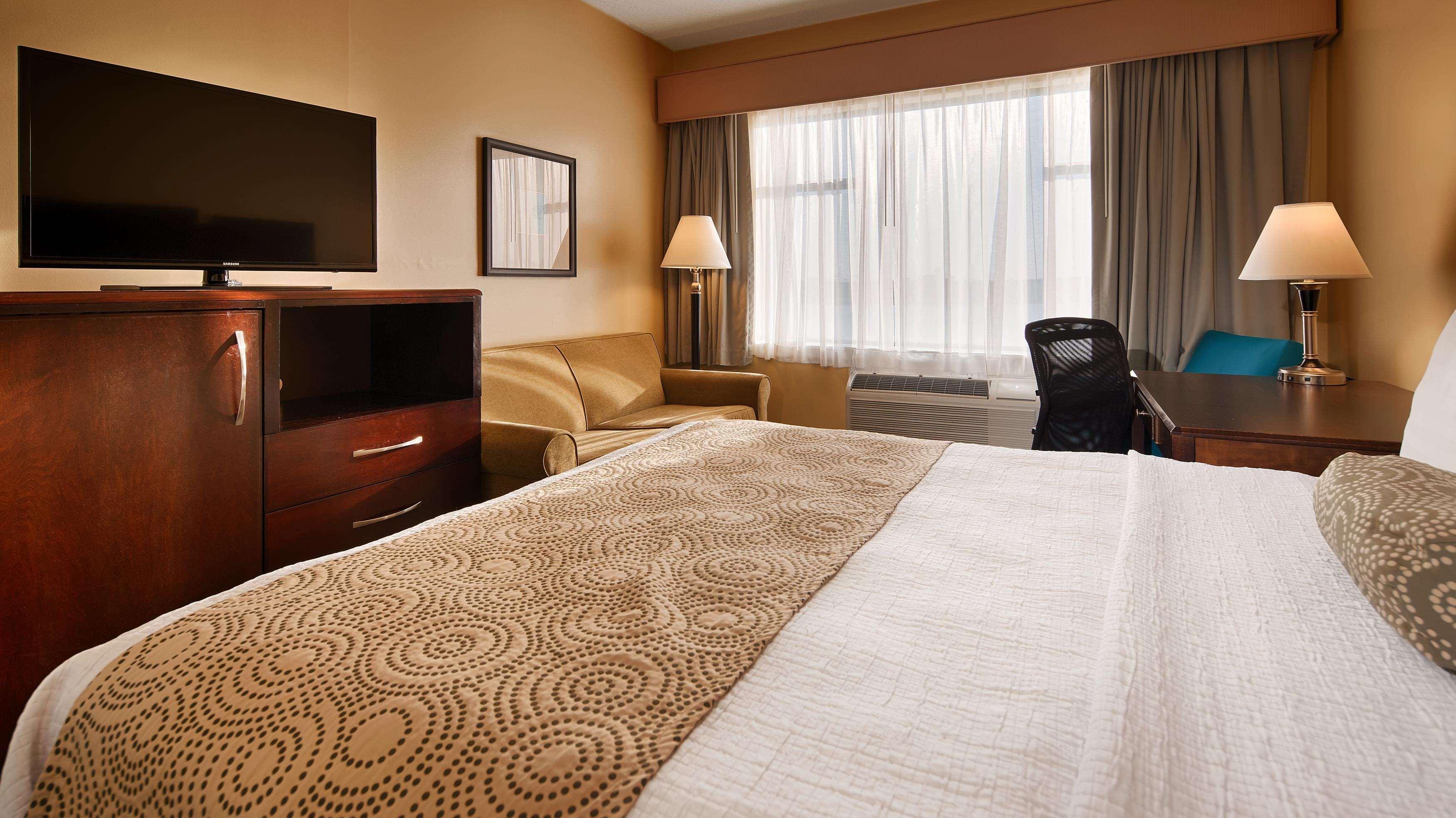 Best Western Plus Coastline Hotel
