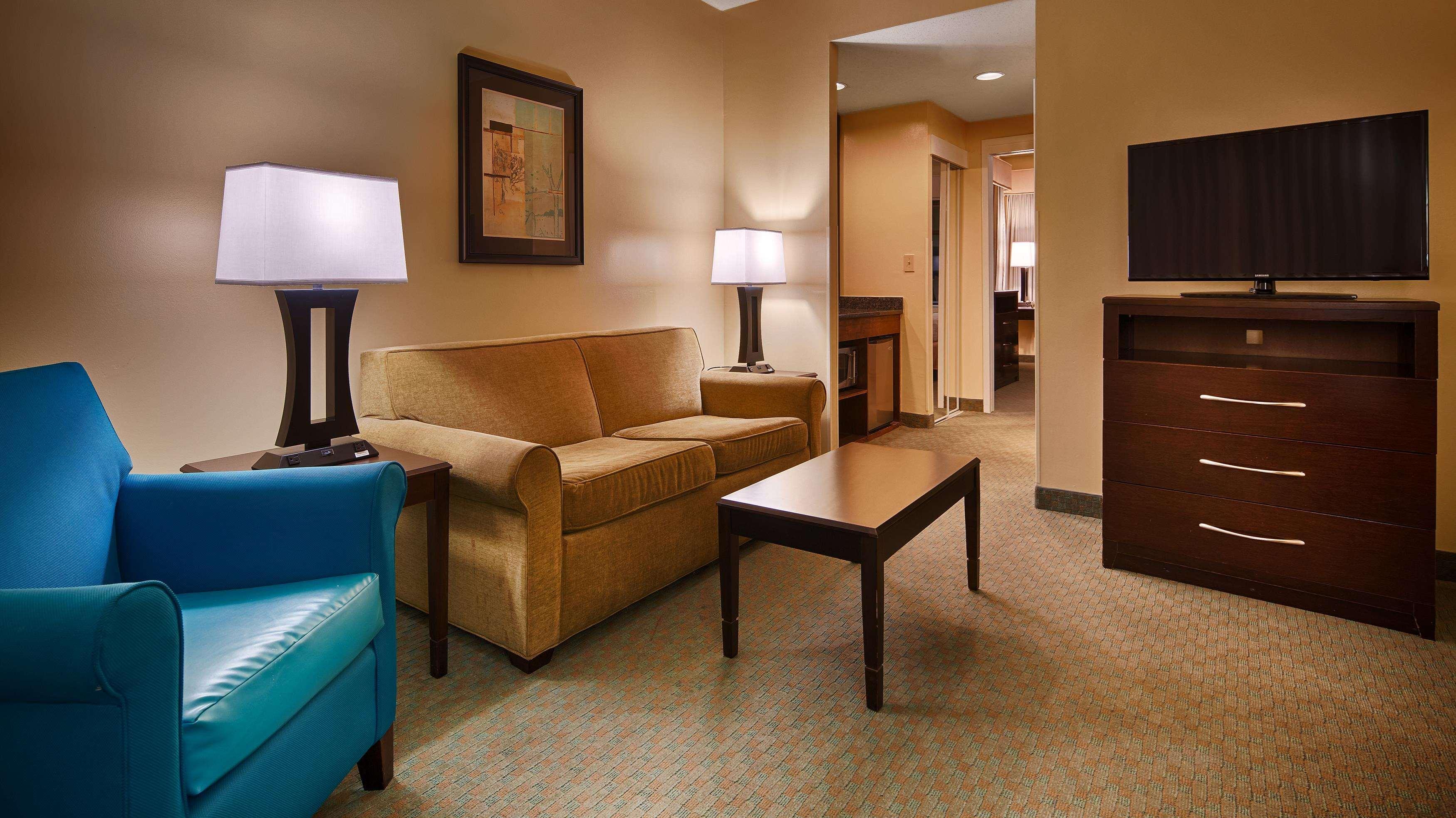 Best Western Plus Coastline Hotel